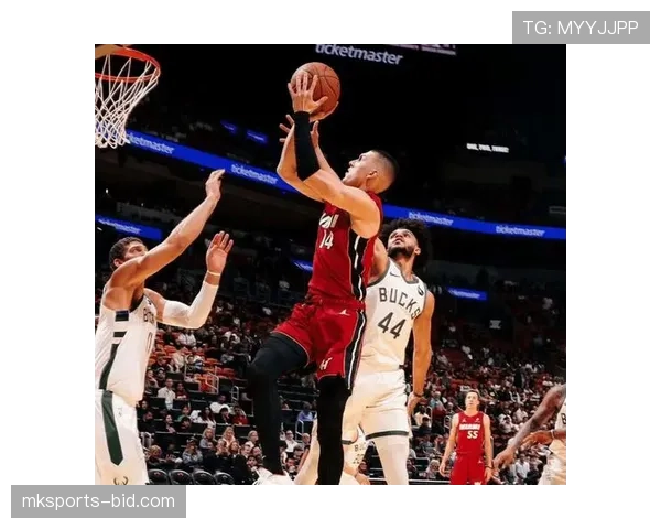 利拉德高位挡拆制造错位牵制防守，对比波特兰时期优化得分结构