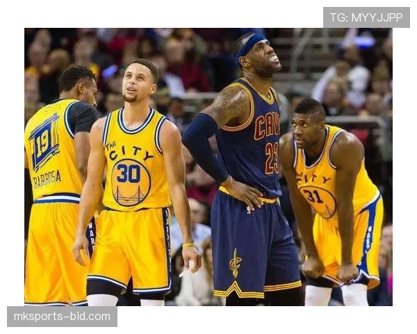 NBA篮球规则解析：脚踢球违例如何判定及处罚标准？